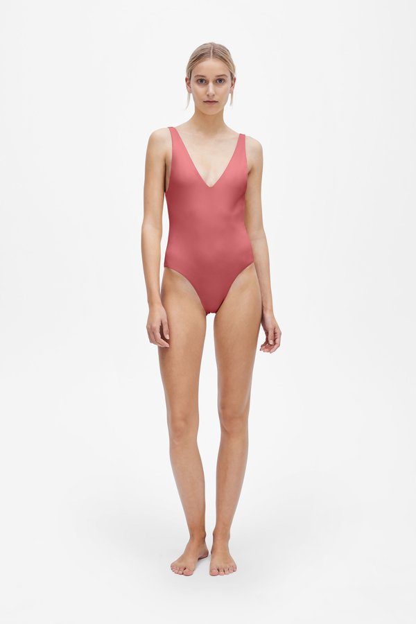 เกิดอะไรขึ้นกับชุดว่ายน้ำแนวของเธอ?