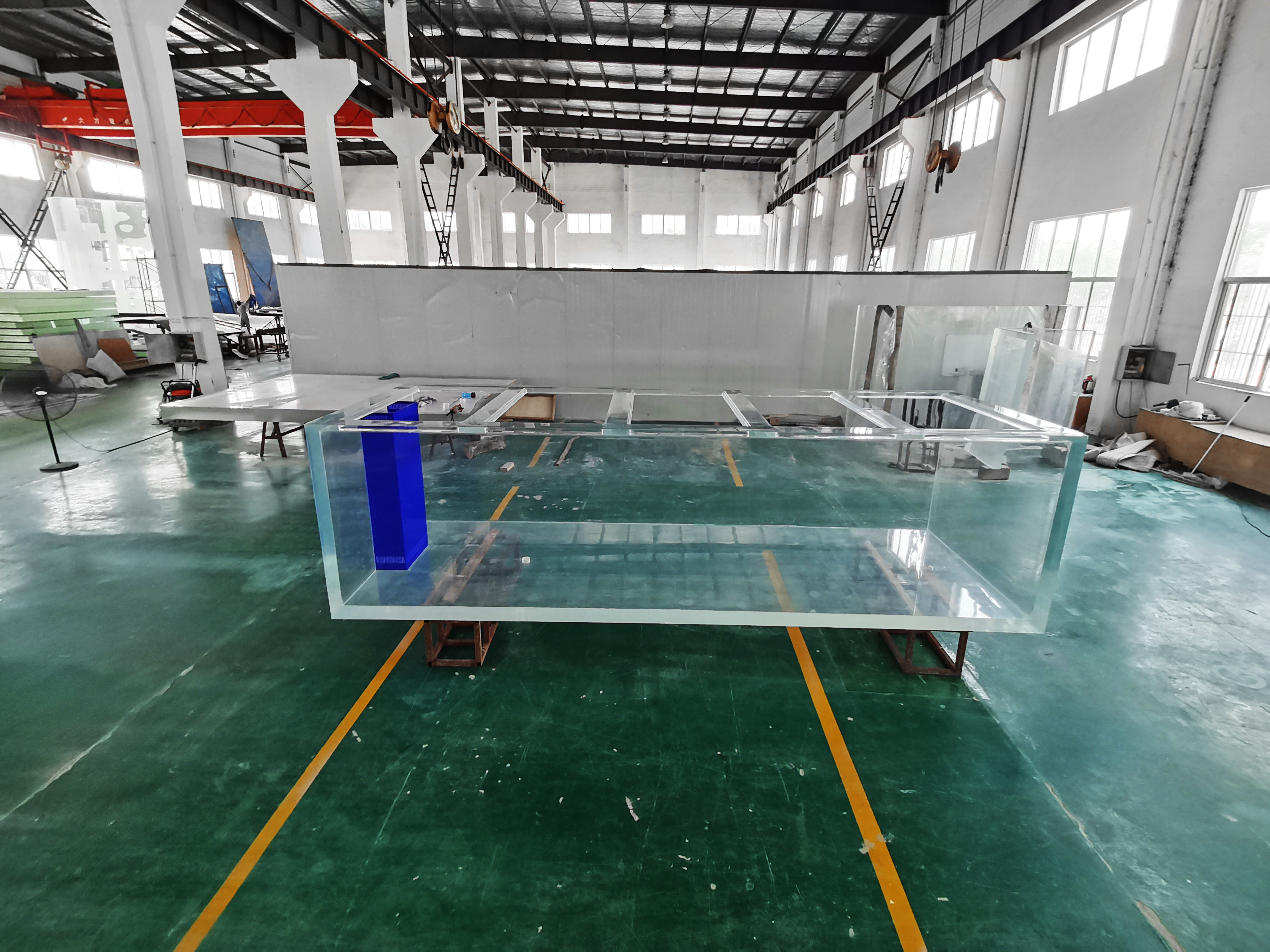 Depozita akrilike e peshkut me porosi - fabrika