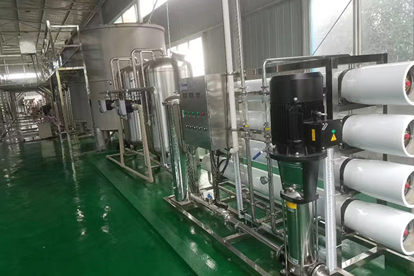 Продавам машина за бутилиране на вода-система за пречистване на вода