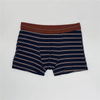 Pantalons curts plans per a home