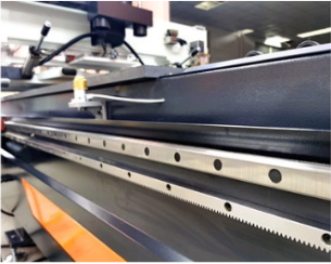 Viacvretenov&eacute; vedenie cnc fr&eacute;zy