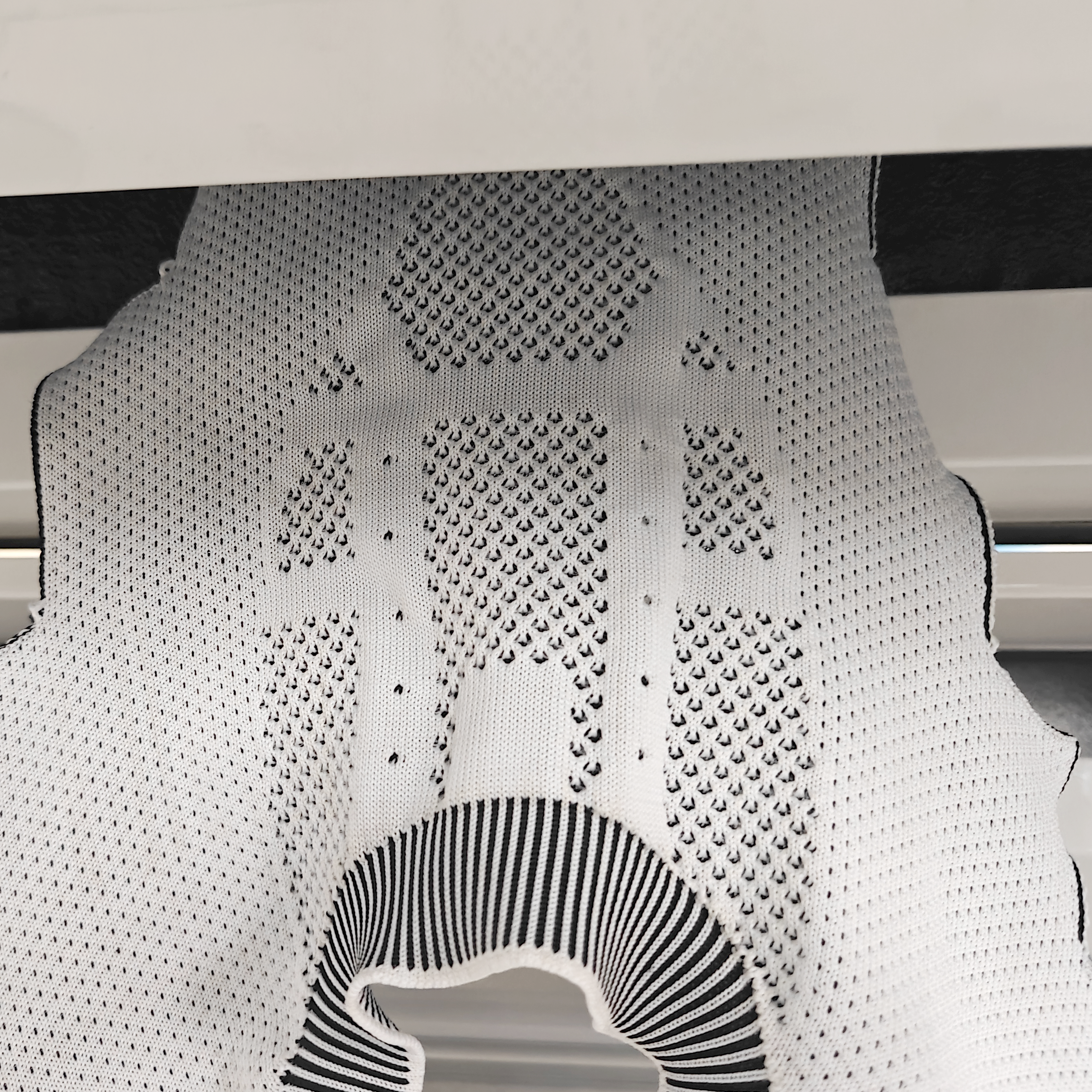 A&yacute;akgap &yacute;okarky tekiz trikota Mach maşynynyň jikme-jik &ccedil;yzgysy (3)