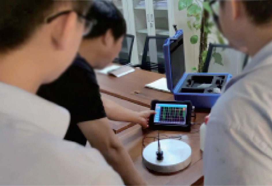 pengukuran ketebalan dengan deteksi cacat portabel