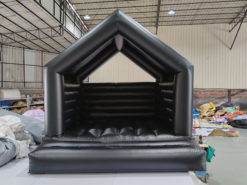 Black-infiammabile-bontà-rimbalzo-house-with-tero-evento-noleggio