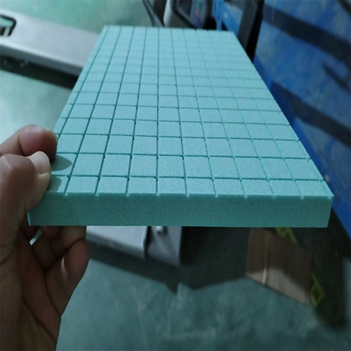 Rainure peu profonde et feuille de per&ccedil;age, un c&ocirc;t&eacute;