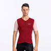 Prettige manlike fietsrydrag
