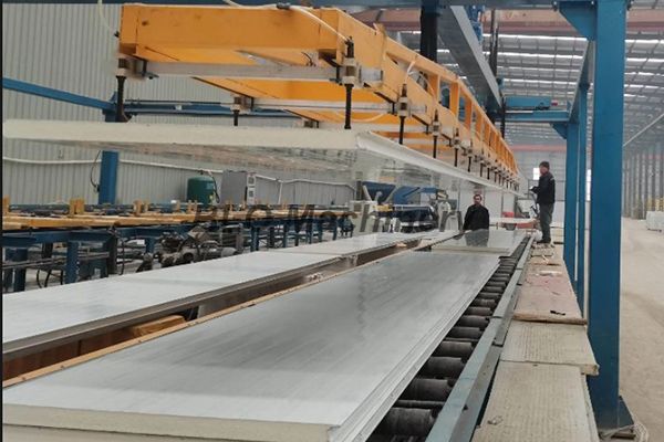 ligne de production continue de panneaux sandwich PU