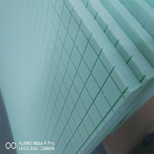 Feuille &agrave; rainure peu profonde, un c&ocirc;t&eacute;