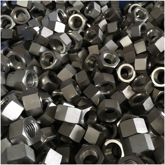 Fixadores de tit&acirc;nio