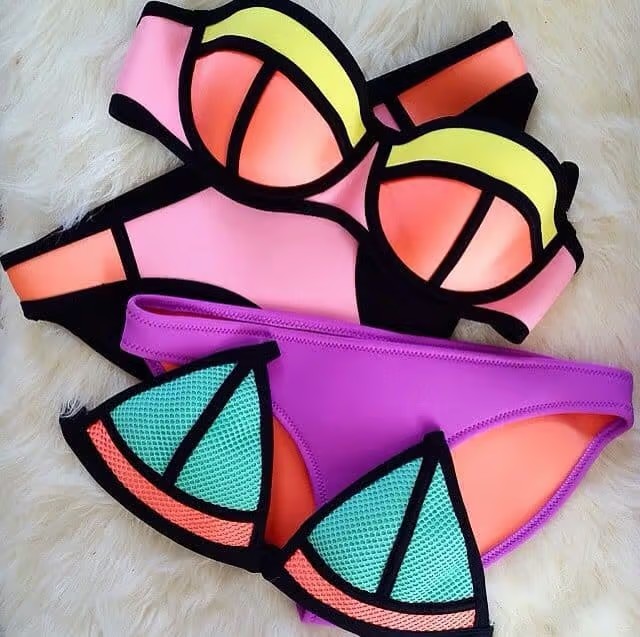 בגדי חוף ניאון: הטרנד התוסס משתלט על החופים