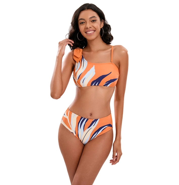 Egyedi v&aacute;llas magas derek&uacute; bikini szett