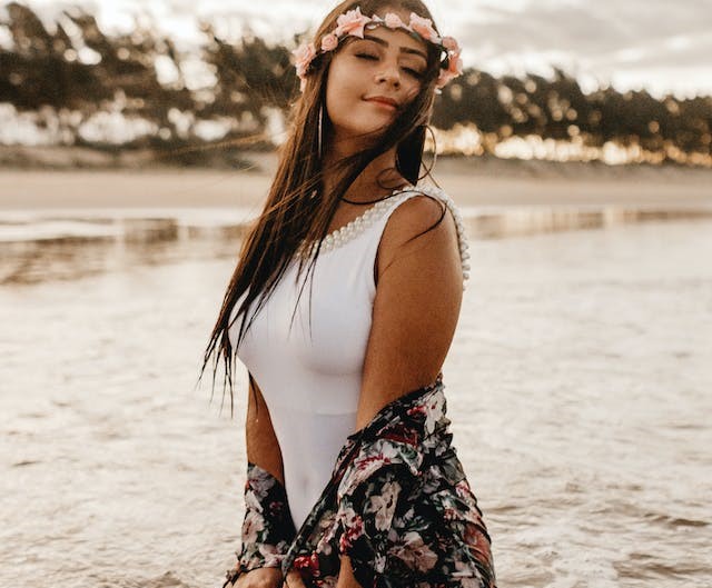 كيفية إضافة دعم الثدي إلى ملابس السباحة؟