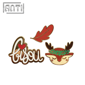 High Quality Cartoon Deer Lapel Pins Enamel Pins Christmas Badge for Clothing