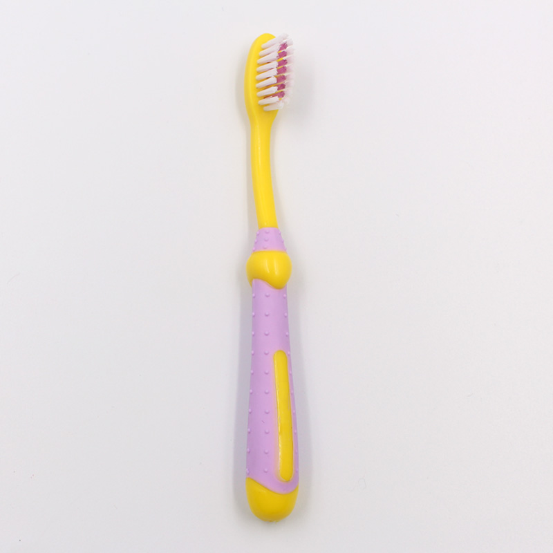 Brosse à dents pour enfants avec des points sur la poignée