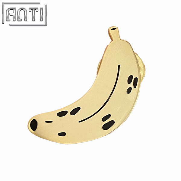 Cartoon Cute Banana Badge Yellow Banana Fun Design Fashion Gold Metal Soft Enamel Zinc Alloy Lapel Pin