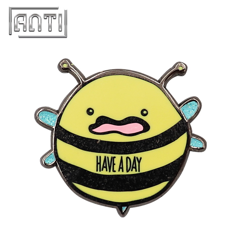 Newest Style Custom Bee Soft Enamel Pins Cartoon Badge 
