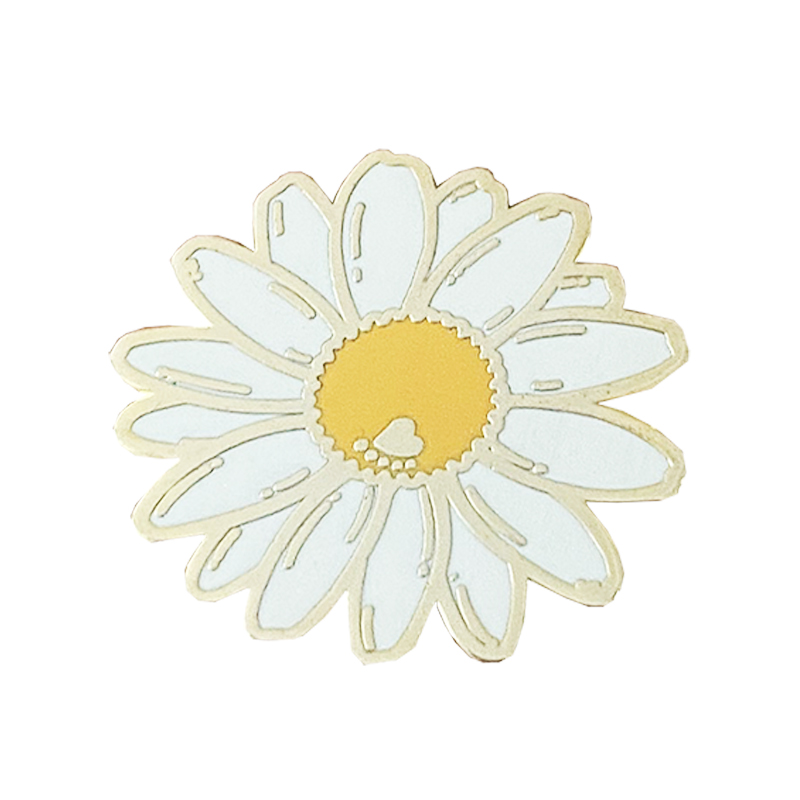 Wholesale manufacturer beauty White and yellow chrysanthemum hard enamel zinc alloy lapel pin