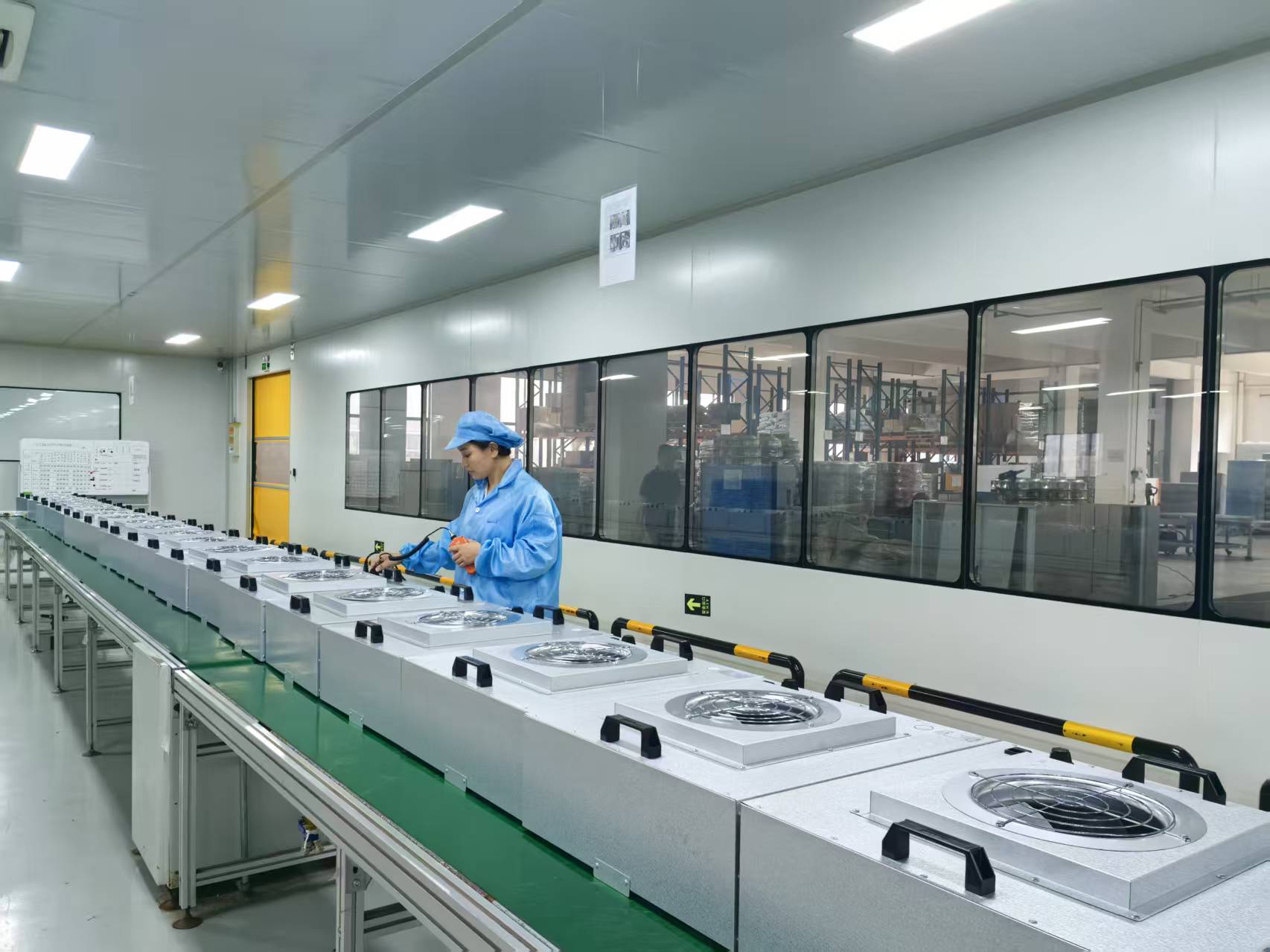 Deshengxin FFU production workshop — fan filter unit assembly lines and performance testing stations for cleanroom ceiling grid installations