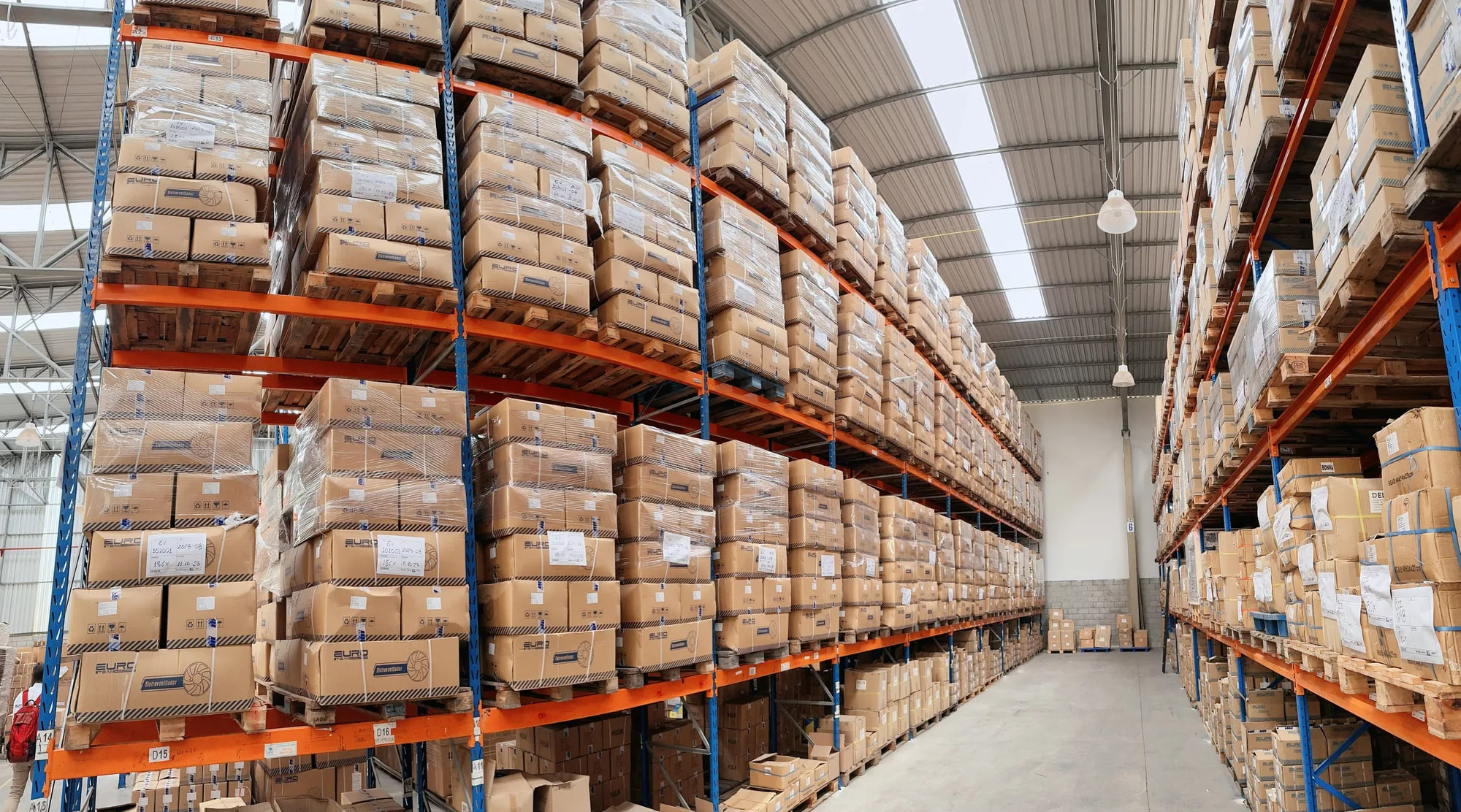 Elecdura αποθήκη με παλετοποιημένα προϊόντα συστήματος ψύξης