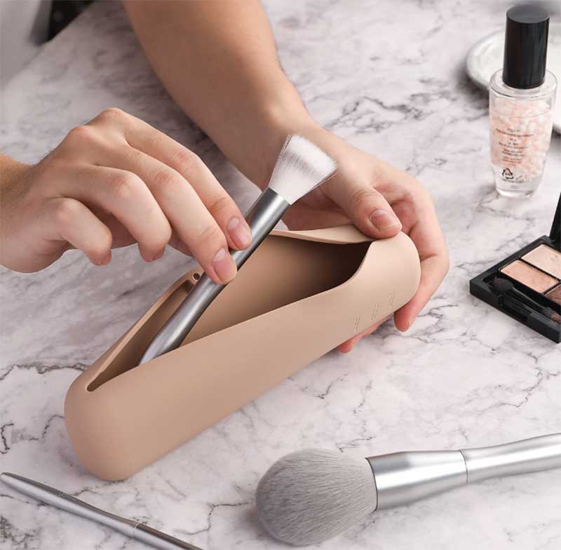 Tudo o que voc&ecirc; precisa saber sobre a bolsa de maquiagem de silicone.jpg