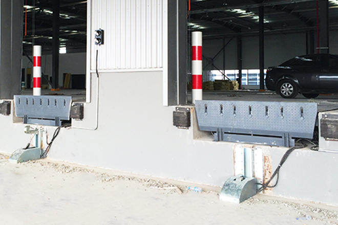 M&aacute;y san phẳng cạnh Dock