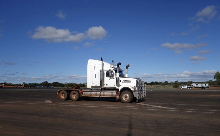 Truck and commercial vehicle oil cooler applications