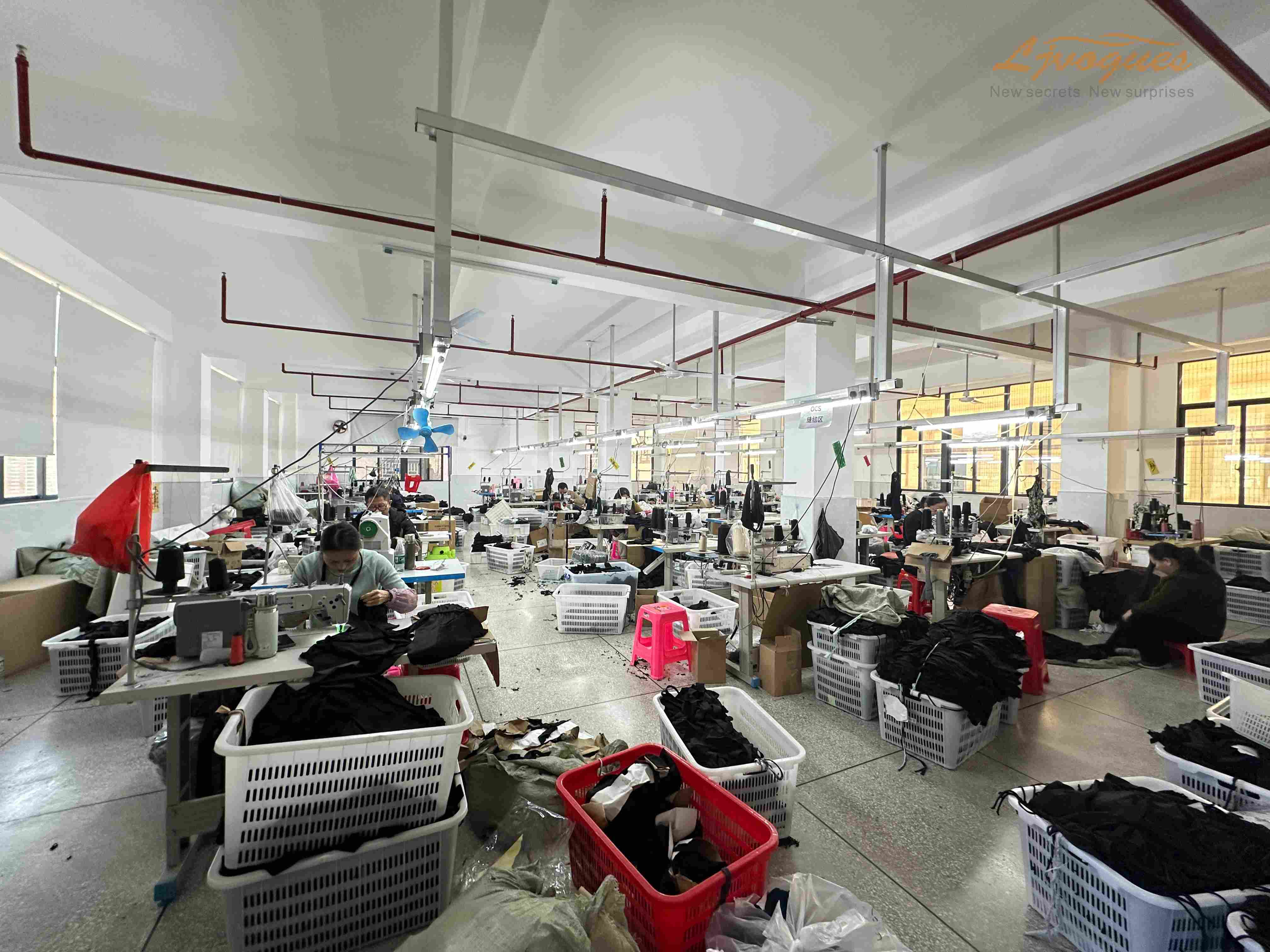 LJVOGUES-periodo-fabbrica-di-biancheria-officina-interno (3).jpg