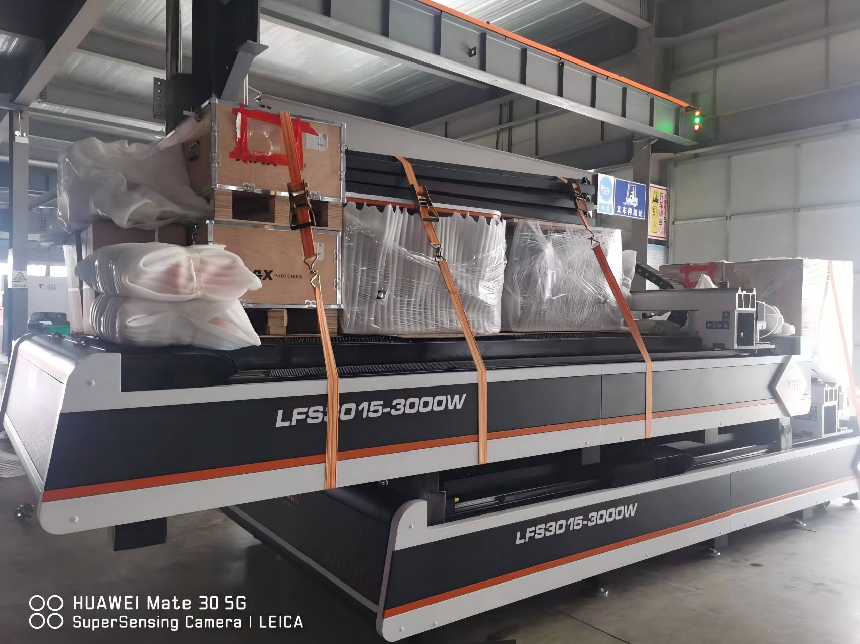 از Burrs تا Brilliance: چگونه یک فروشگاه ورق فلز فرانسوی به دستگاه برش لیزر فیبر 3000W Superstar CX-3015HR ارتقا یافت