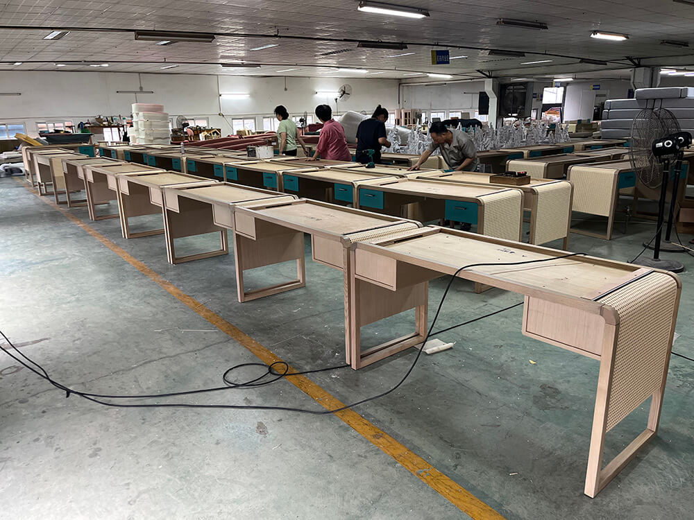 Produzione di mobili per hotel di lusso personalizzati in una fabbrica
