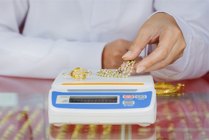 Gold-Jewelry-Weighing
