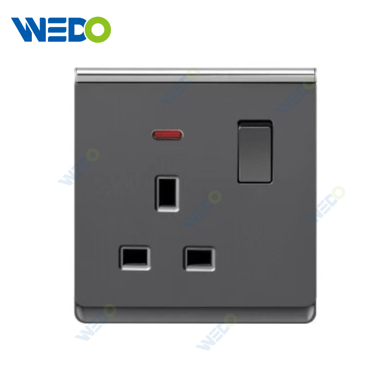 British Standard High Quality 13A Switched Socket/+2USB Wall Switch Electrical Socket