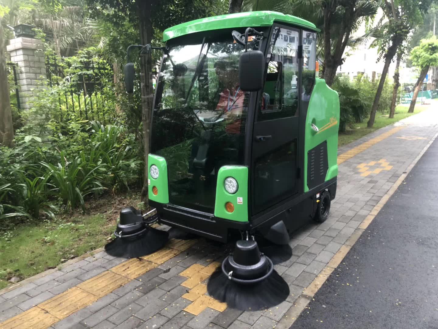 DQS19C 公园用扫地车 (1)